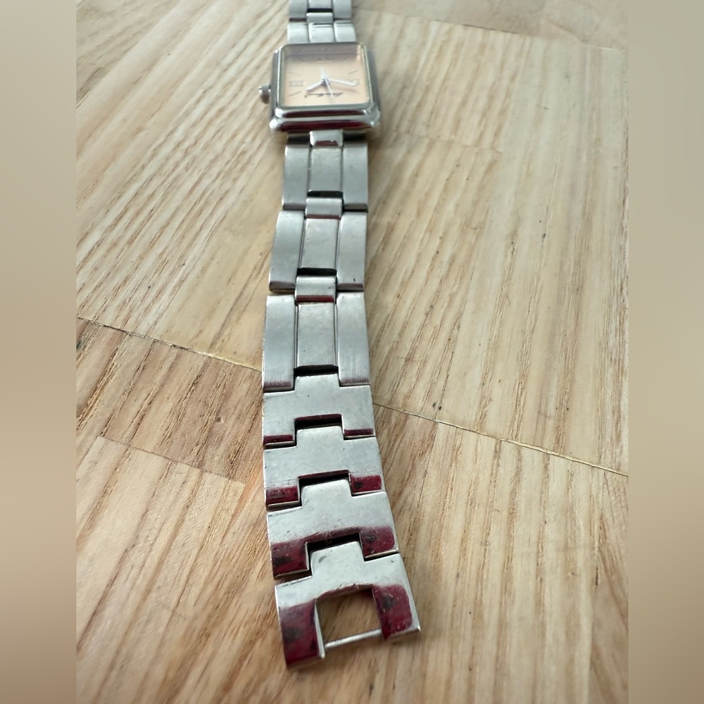 Eddie Bauer ladies tank style silver tone metal watch NEW BATTERY - Picture 4 of 11